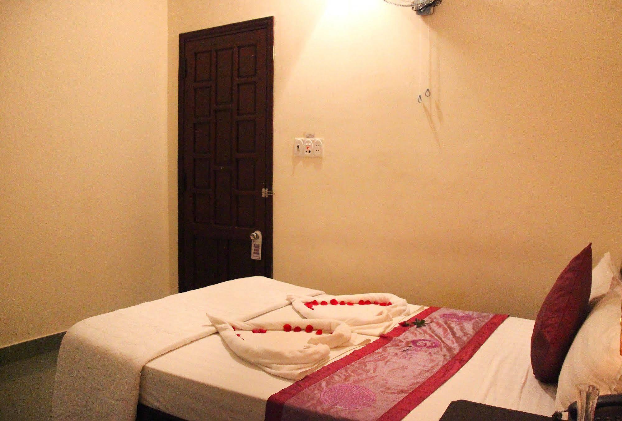 Cozy Hue Hotel Bagian luar foto