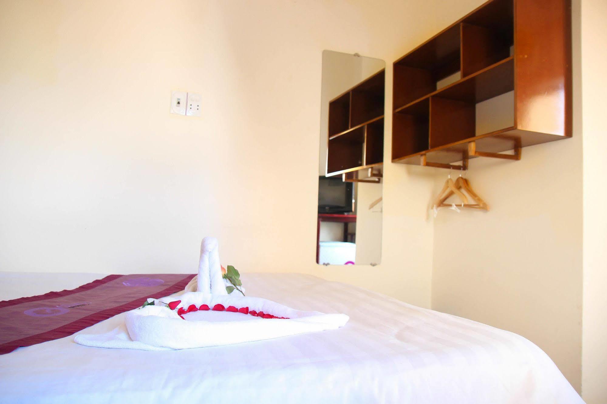 Cozy Hue Hotel Bagian luar foto